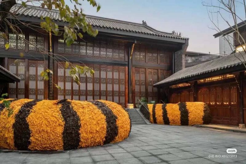 The Tiger who came to Chengdu: Louis Vuitton weaves giant tiger tail  through its new Chinese flagship store