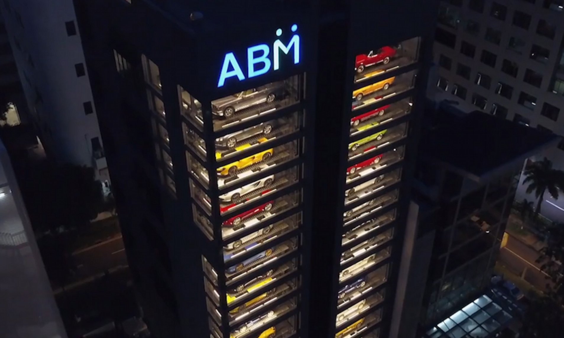 Gran Turismo 7 tem vending machine gigante de carros, esports