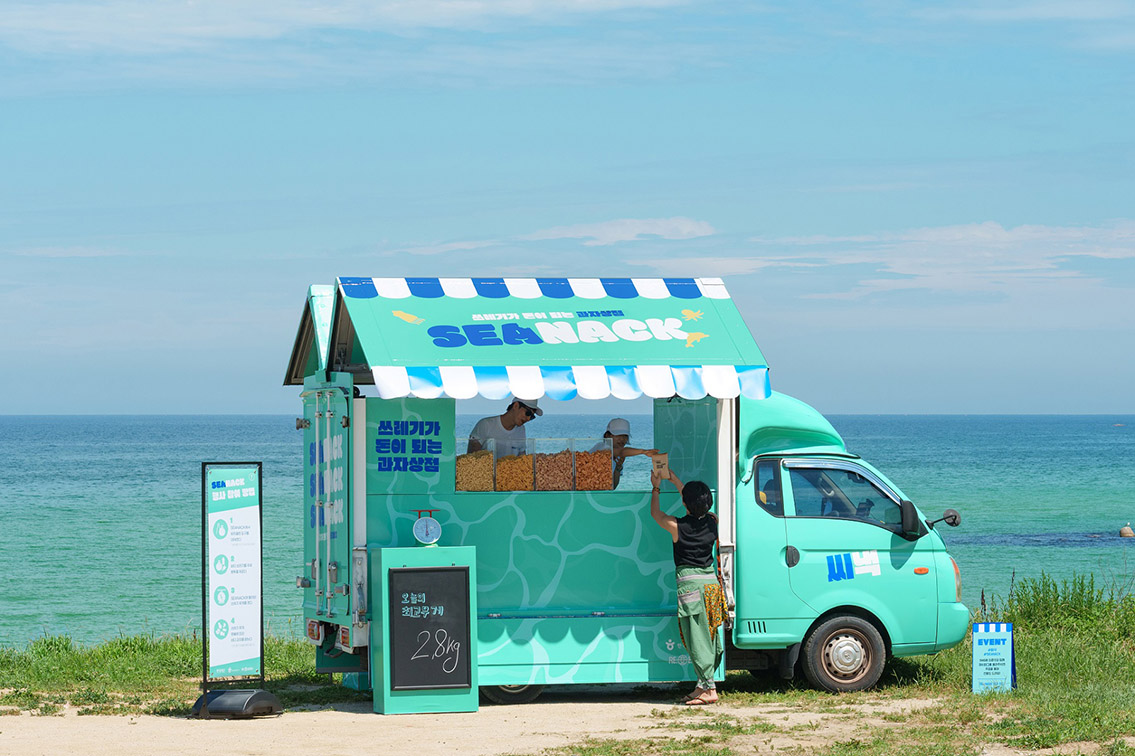 Campaign turns beach waste into currency to buy snacks.