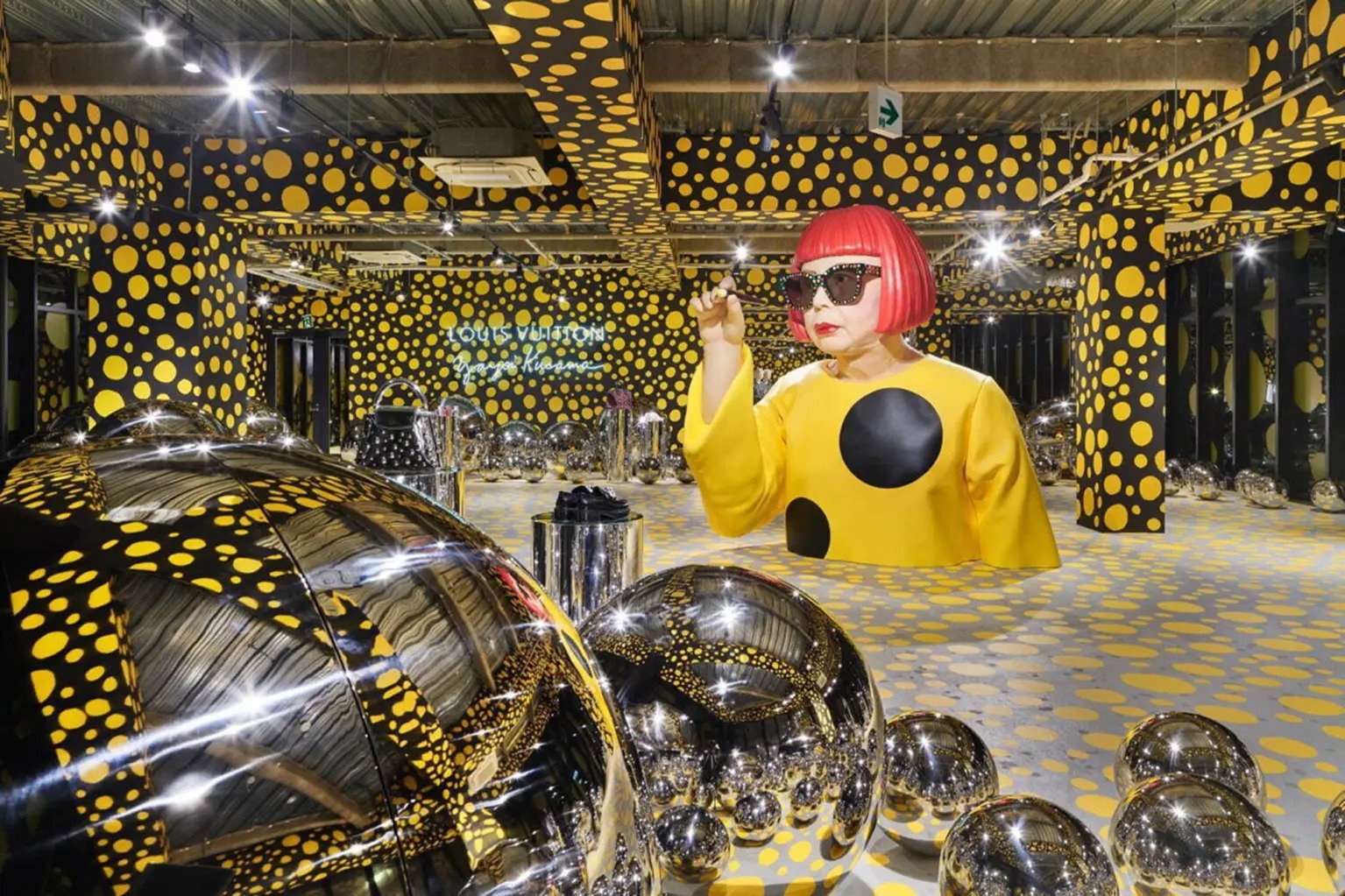 Yayoi Kusama's robot painting live at the Louis Vuitton store in