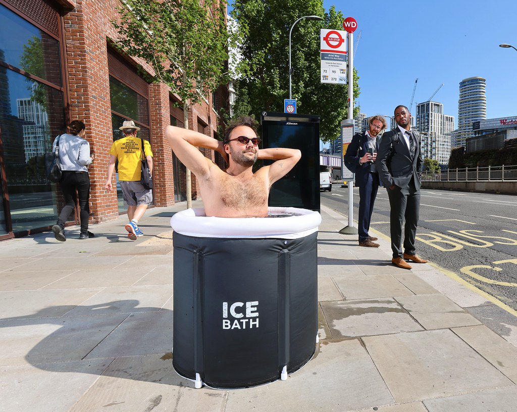 Aldi’s bus stop ice bath has Brits freezing in their tracks | Famous ...