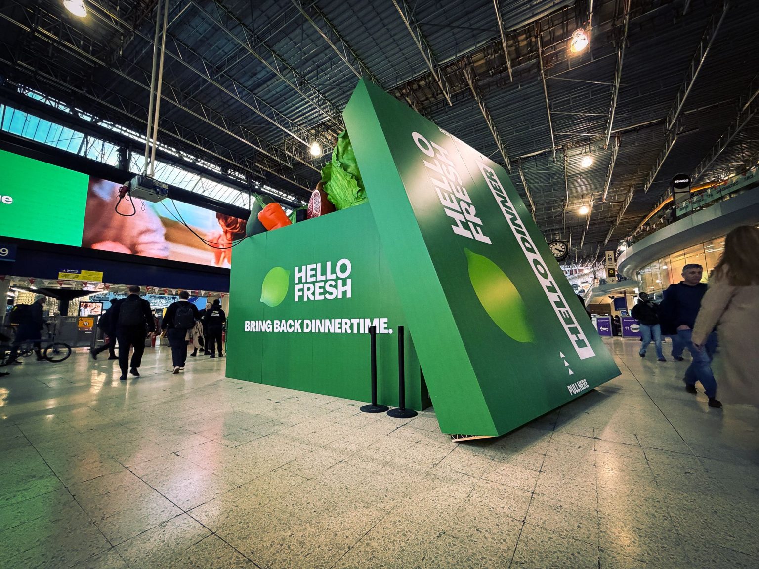 HelloFresh opens giant delivery box at Waterloo | Famous Campaigns